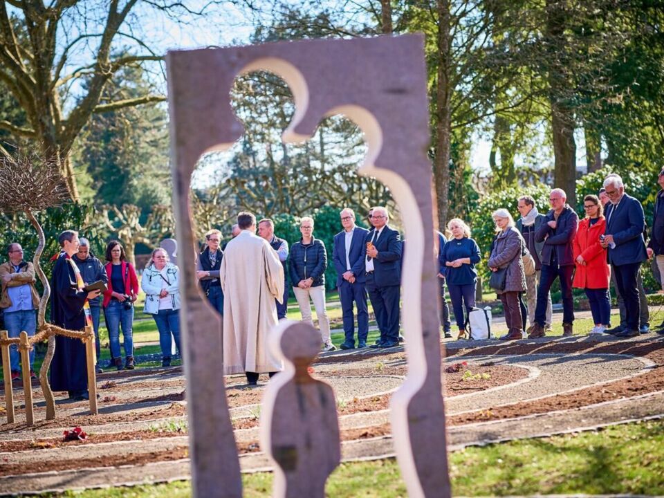 Offizielle Eröffnung: Sternenkinderfeld - Hauptfriedhof Bochum; Freigrafendamm